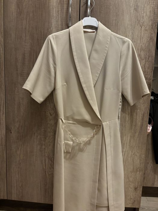 Рокля с къс ръкав