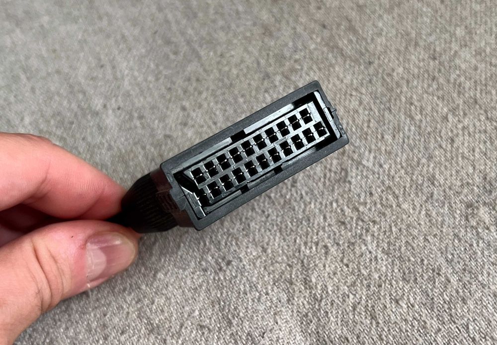 Adaptor SCART Euroconector la Mini AV Multi 10 pini receiver DVD TV