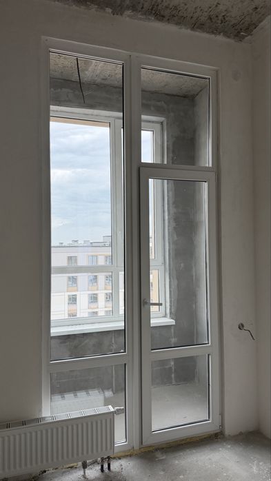 Пластиковая дверь с окном