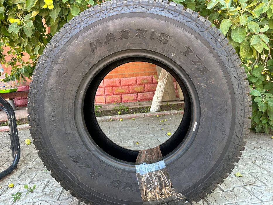 Продам шины Maxxis bravo 771 AT 305/70/17