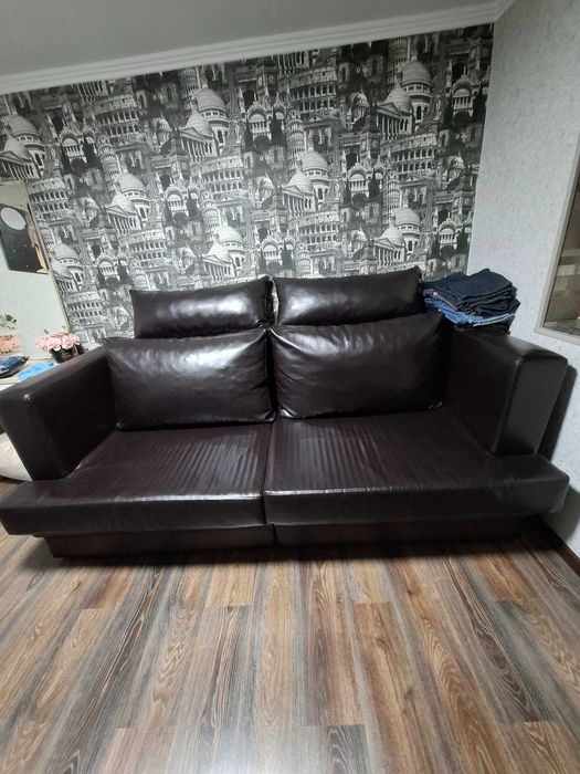 Продается большой очень удобный диван