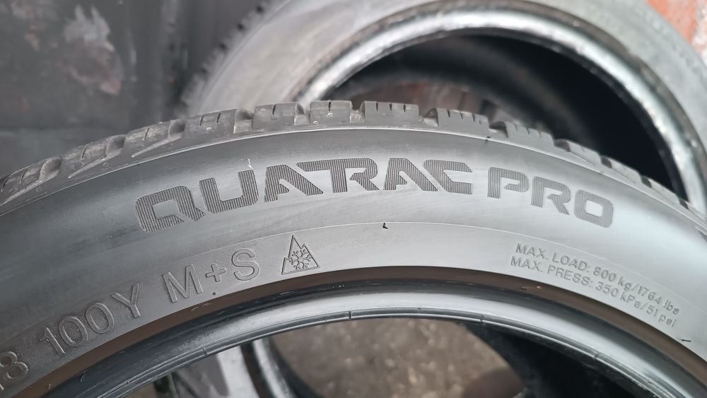 245/45/18 Vredestein