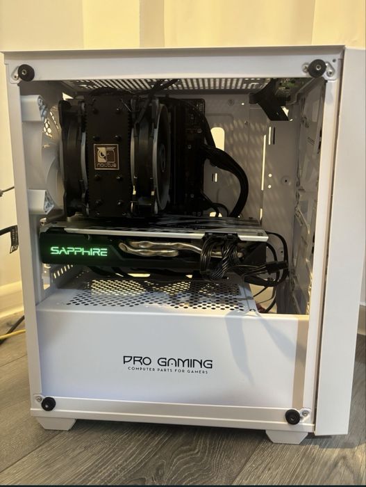 Vand pc gaming folosit 4 luni