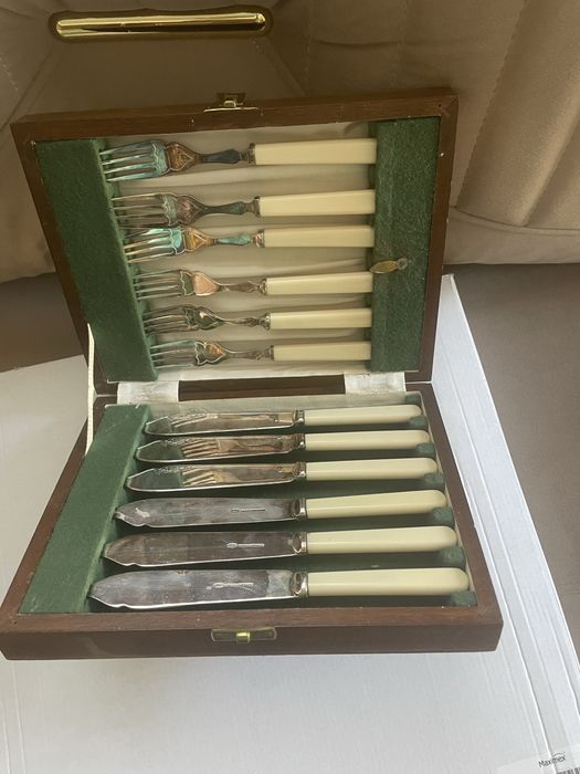 Set tacâmuri  6 persone  argintate
