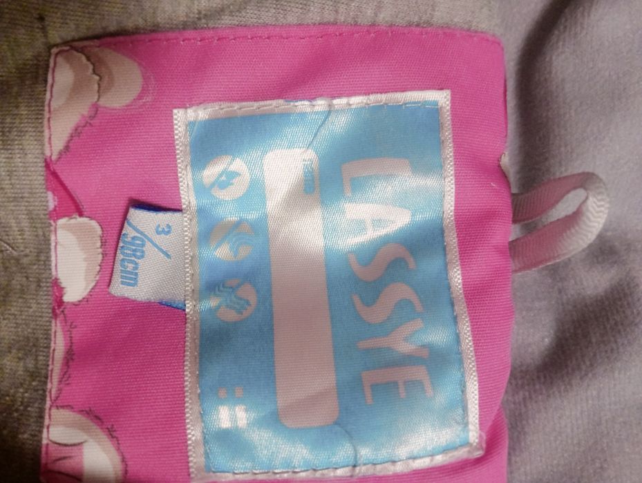 Продам куртки на девочку