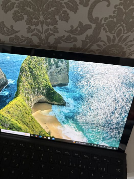 Tableta Microsoft Surface cu Windows