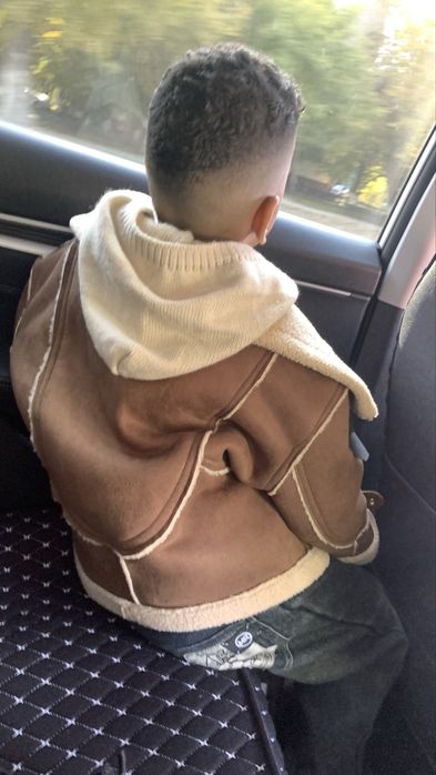 Продам дубленку детскую