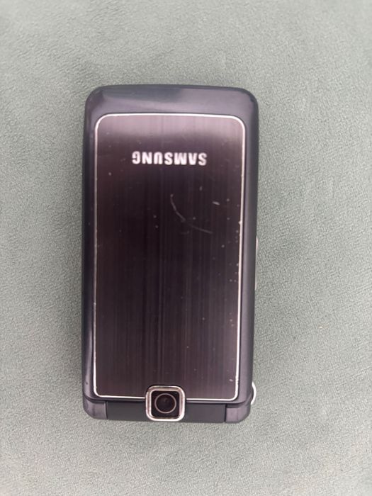 Кнопочный телефон