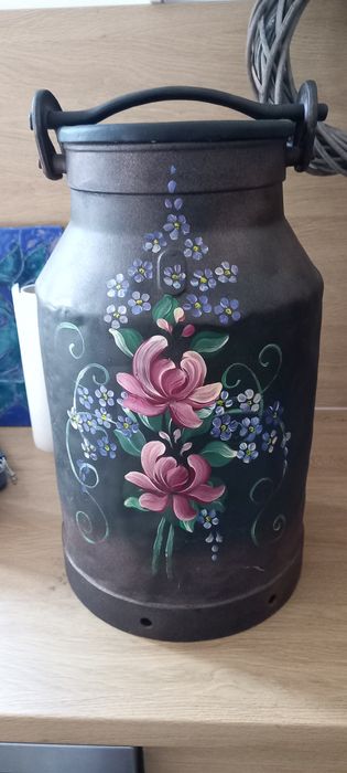 Pictură pe vase decorative