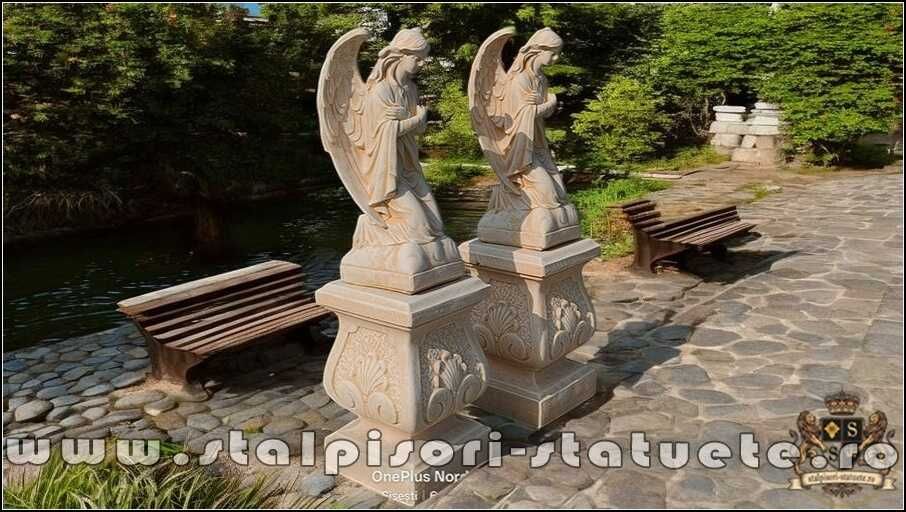 Set doi îngerași cu soclu, galben antichizat, model S27-S59.