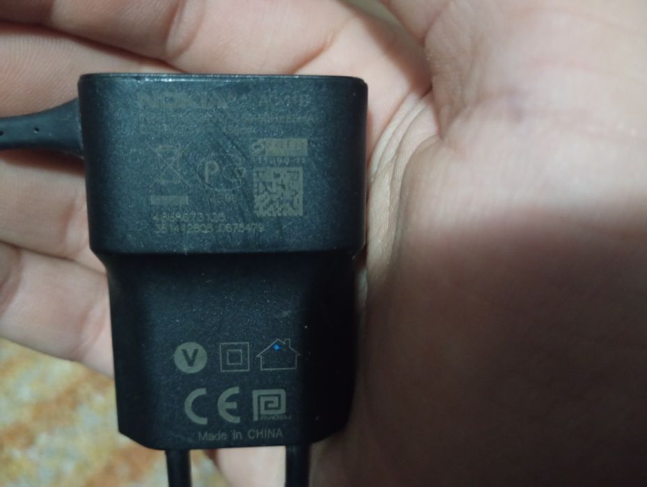 Incarcator nokia cu butoane lung