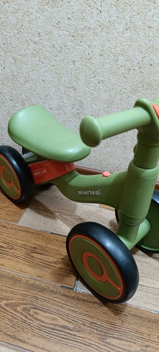 Продам беговел 10000