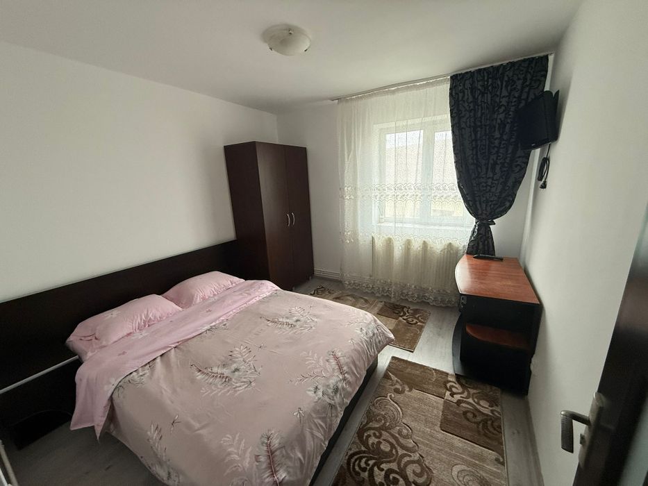 Închiriez apartament în zona Pieței 1 Mai