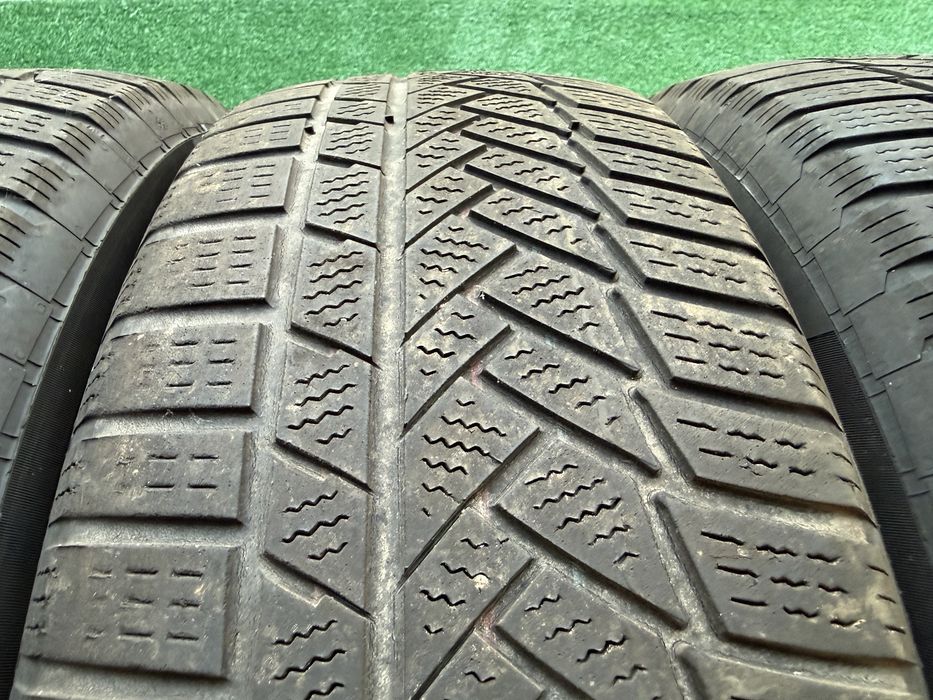 4бр. Зимни Гуми С Борд 215/65R/17 SUV -CONTINENTAL- DOT:1719- 4.9мм.+3.3мм. *60€ за 4бр.*