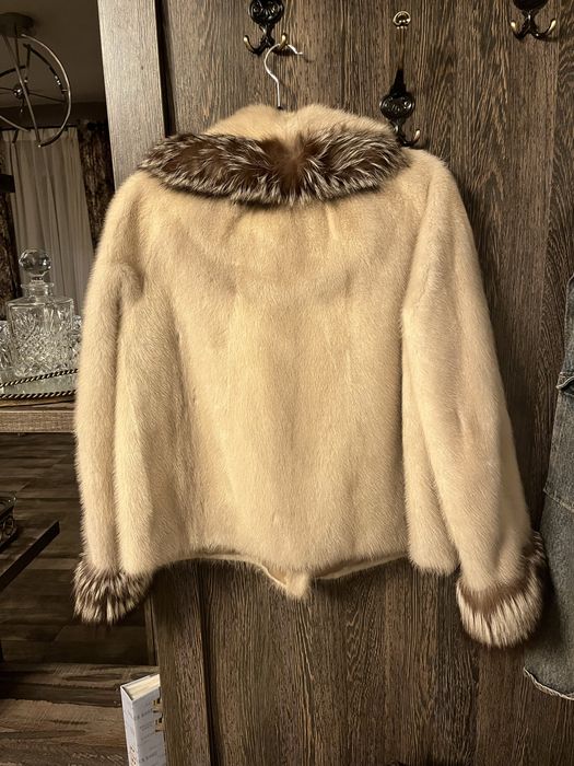 Haina din blana naturala vulpe polara cu nurca.
