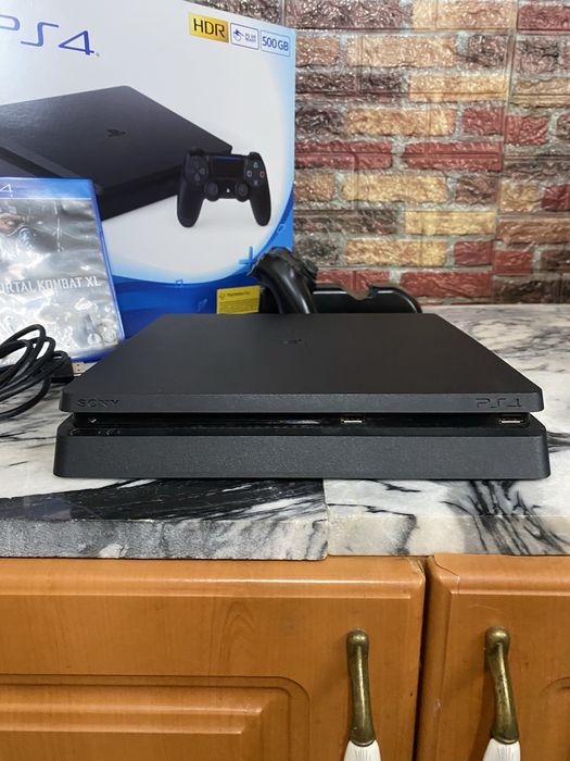 PS4 slim ca nou - stare impecabila