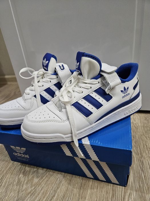 Продам новые кроссовки Adidas
