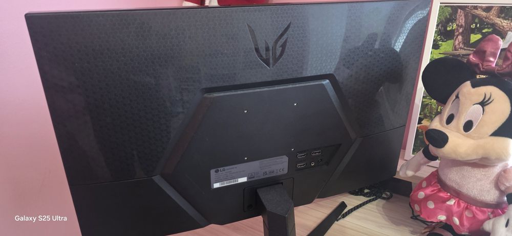 монитор LG 24GQ50F-B — 24", Full HD, 165Hz gaming модел.