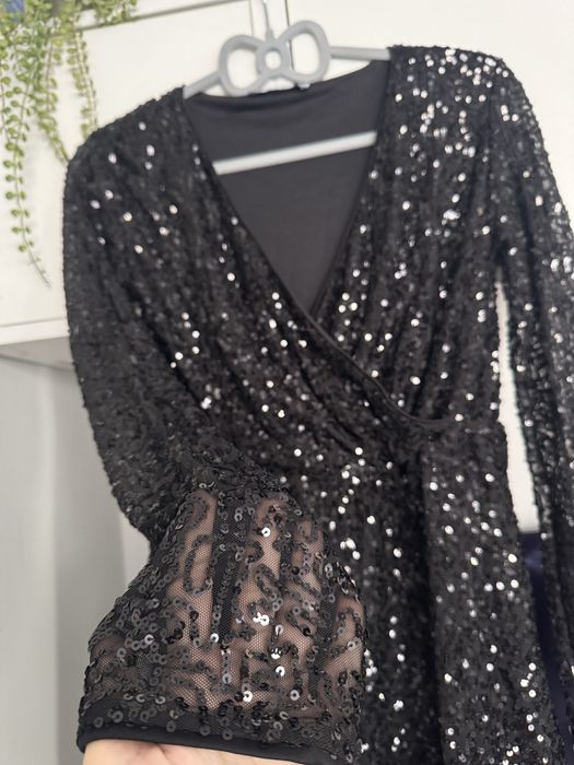 Официална къса рокля с черни пайети лъскава ABOUT YOU