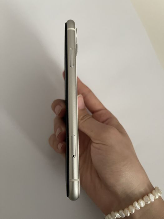 iPhone 11 в отличном состоянии.