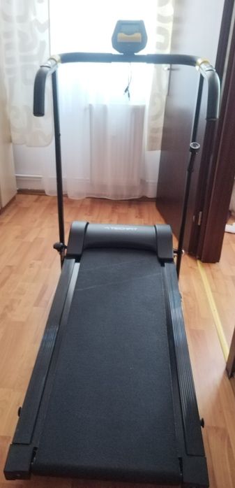 Bandă de alergat mecanică Techfit ,pliabila cu afisaj LCD– stare foarte bună