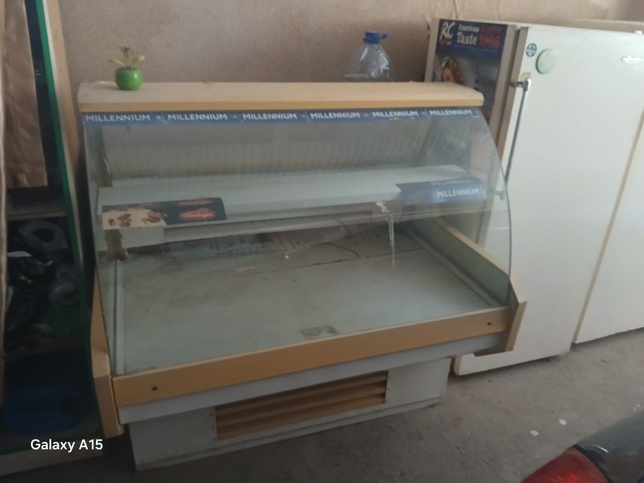 Витринный холодильник