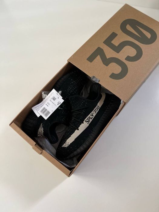 Отново Yeezy Boost 350 V2 'Oreo'