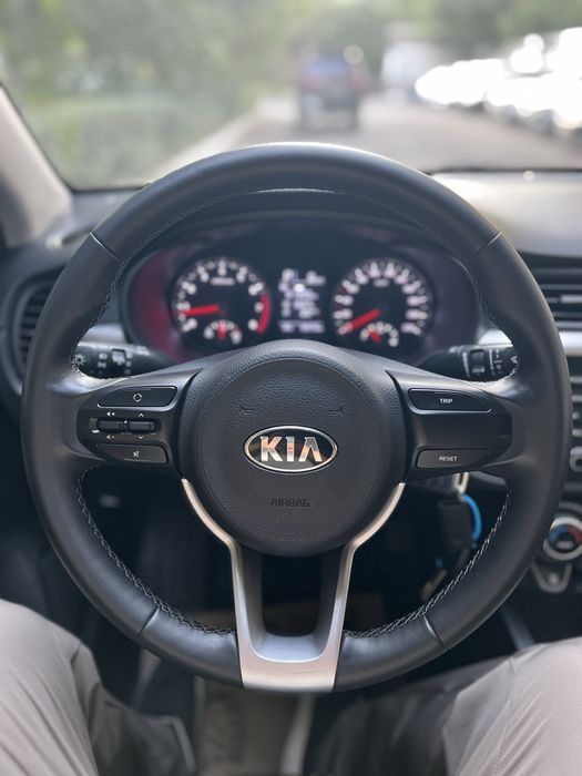 Kia Rio 2020 года
