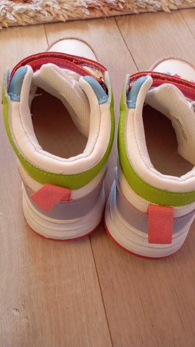 Сникърси за момиче