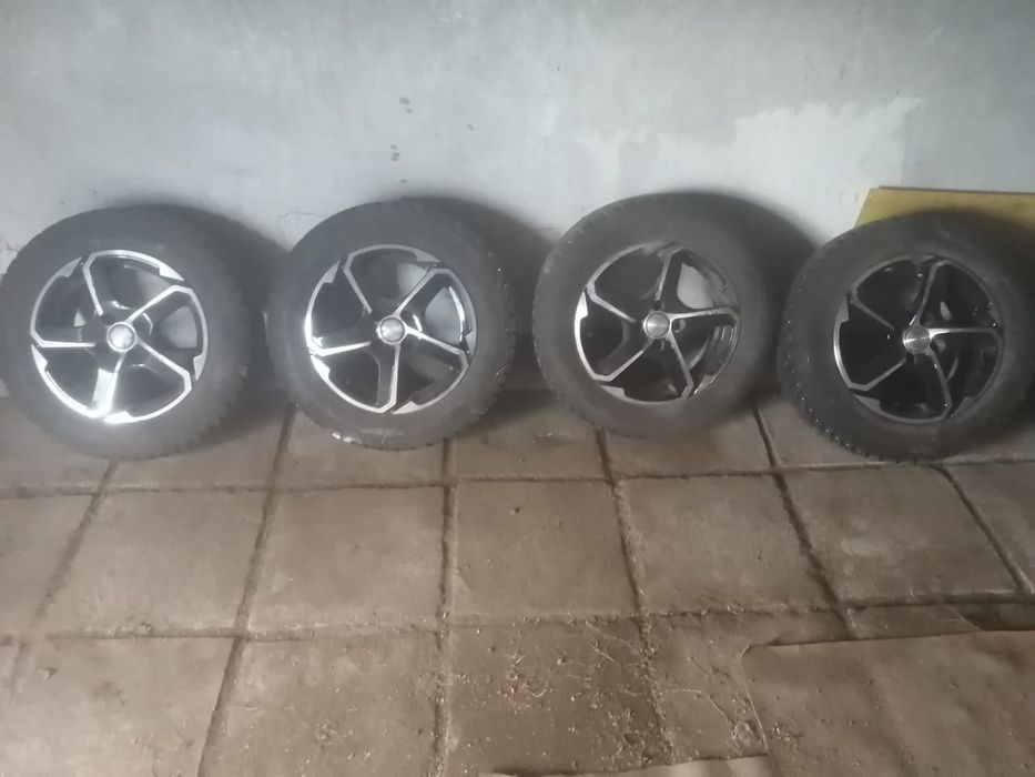 Продам комплект зимний колес