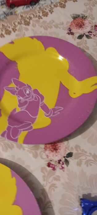 2 farfurii mari de pizza si vas tava de cuptor