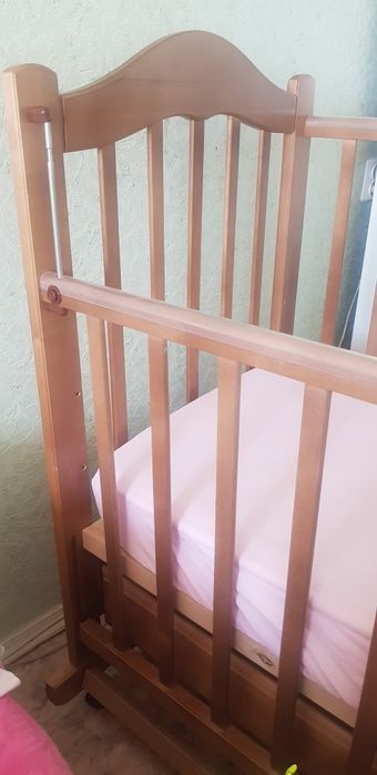 Детская кроватка с матрацем