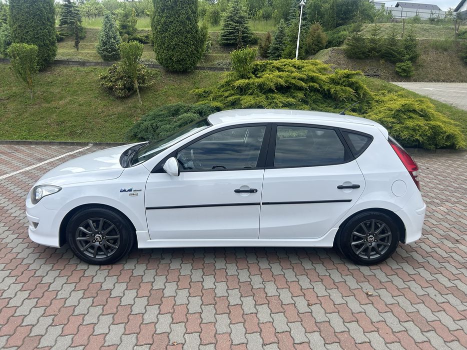-Hyundai i30 facelift-2011-1.4benzina-109cai-euro5-adusa din germania-