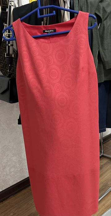 Продаю красивые платья в очень хорошем состоянии