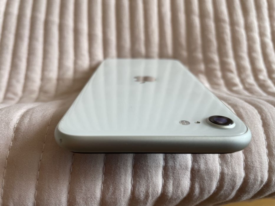 iPhone se 2020 / 64gb в ИДЕАЛЕ