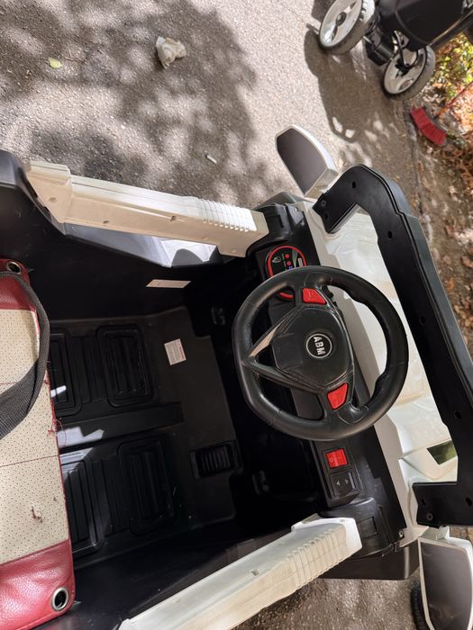 Masinuta pe baterie pentru copii 12V cu muzica telecomanda incarcator