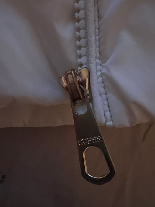 Яке Guess оригинално