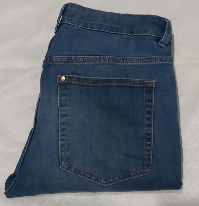 Продам джинсы детские