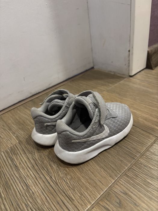 Маратонки NIKE !21 номер!