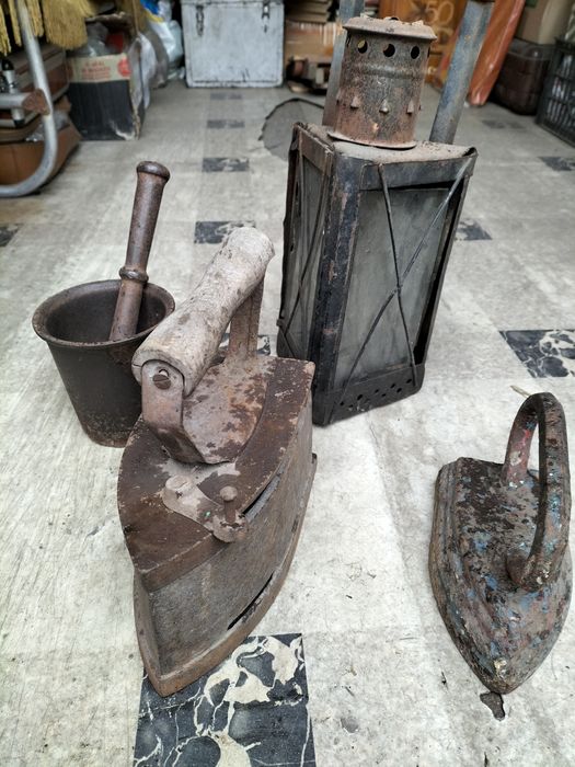 Продам советский чугунный утюг.