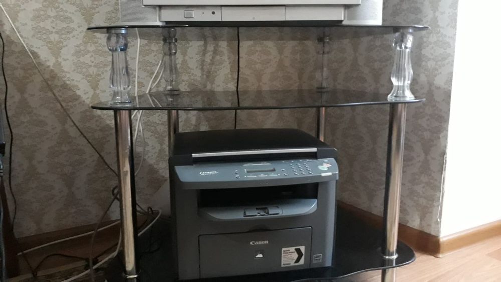 Продается телевизор с подставкой