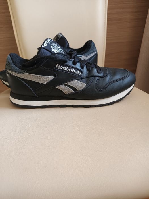 Adidași Reebok de piele
