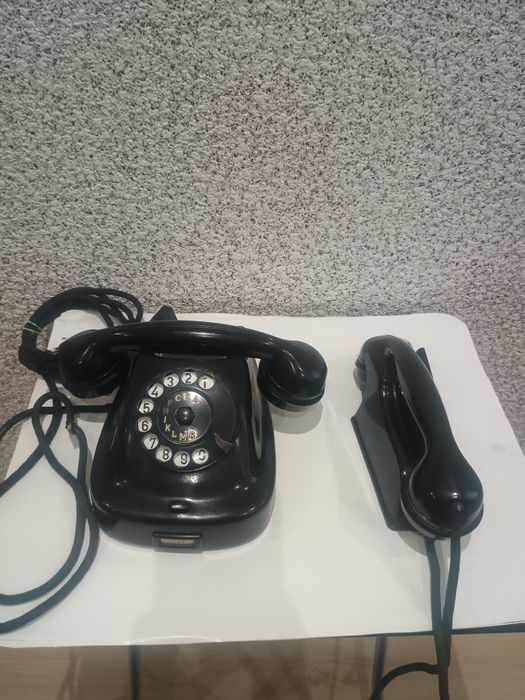 Комплект -бакелитов  телефон и домофон .