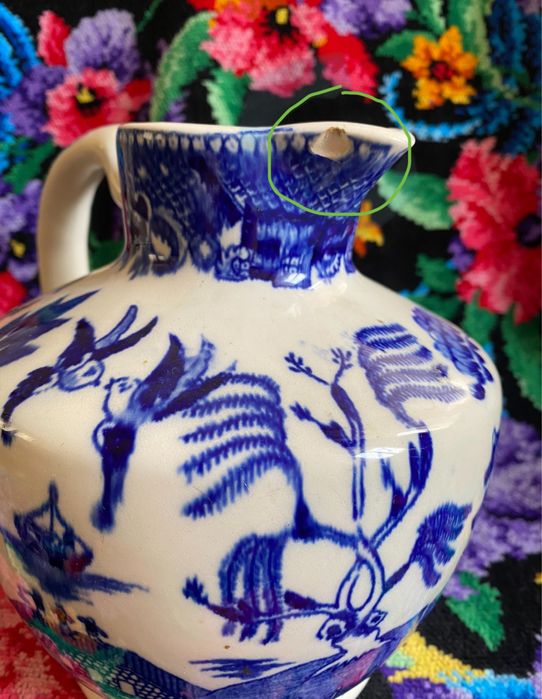 Антикварный кувшин