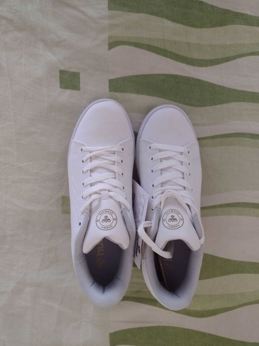 Спортни обувки бели