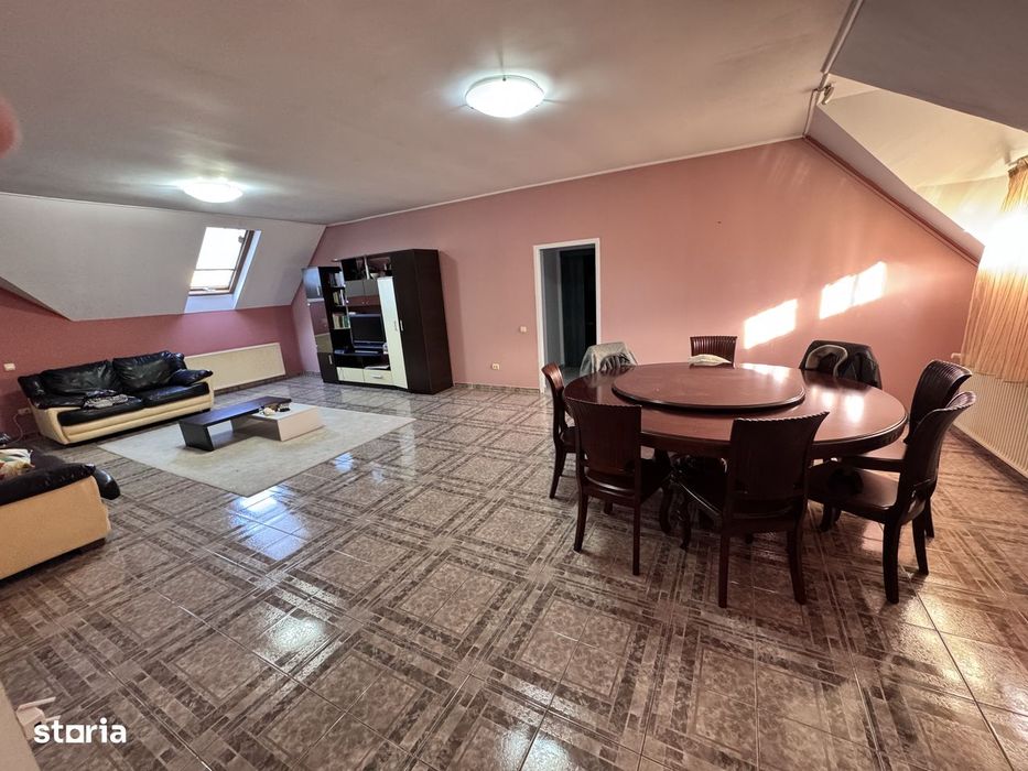 Imobil pretabil locuinta si afacere. Pozitie stradala.