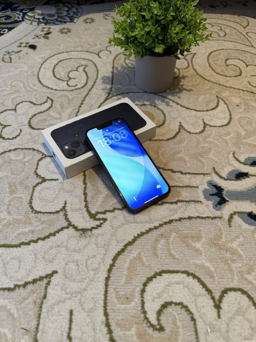 Продам iPhone 13