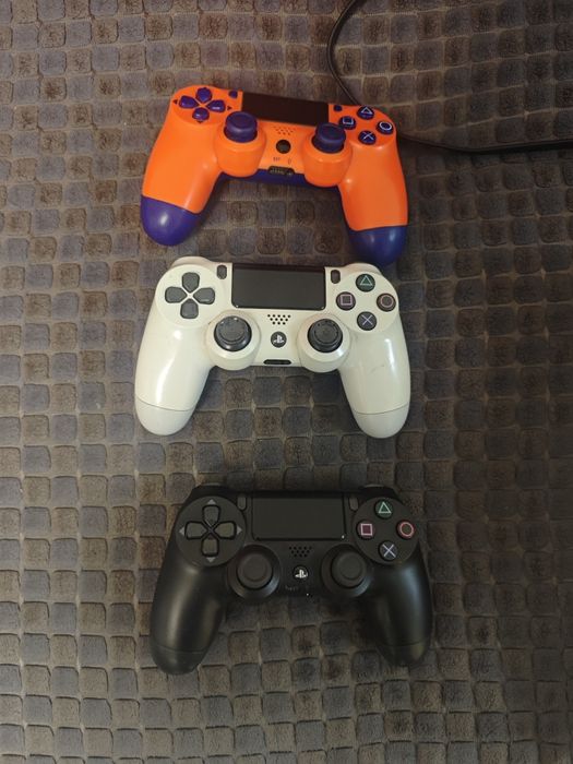 Продам Playstation 4