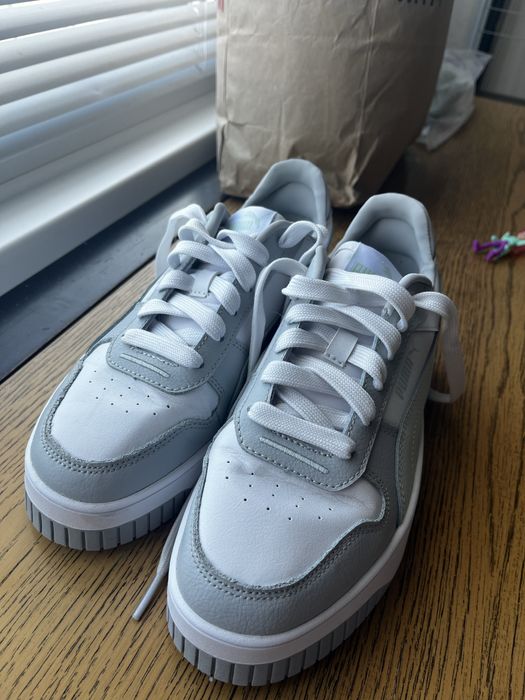 Обувки puma Carina street