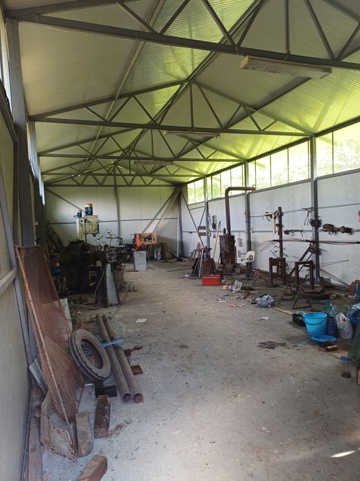 Vand hala constructie metalica si teren